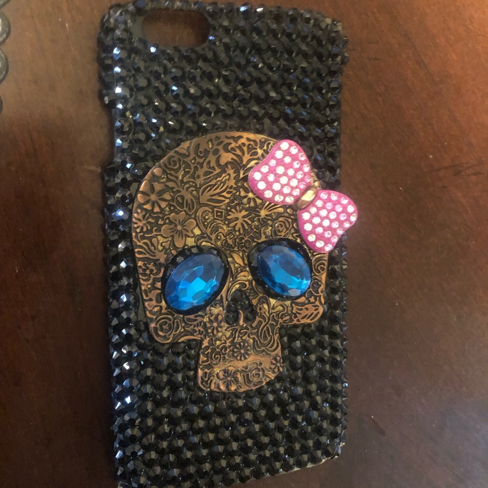 iPhone sparkle case with skull